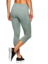 Load image into Gallery viewer, Reebok Women&#39;s Focus Capri Leggings
