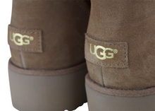 Load image into Gallery viewer, UGG Women&#39;s Drew Sunshine Perferated Boots
