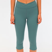 Load image into Gallery viewer, Free People Women&#39;s Mid Rise Get Shorty Leggings
