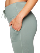 Load image into Gallery viewer, Reebok Women&#39;s Momentum Capri Leggings
